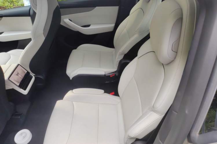 Used Tesla Model Y L 2025 Model Long-Range All-Wheel-Drive Version Left Rear Seat