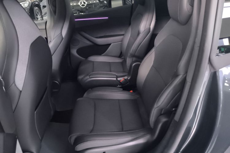 Used Tesla Model Y L 2025 Model Long-Range All-Wheel-Drive Version Left Rear Seat