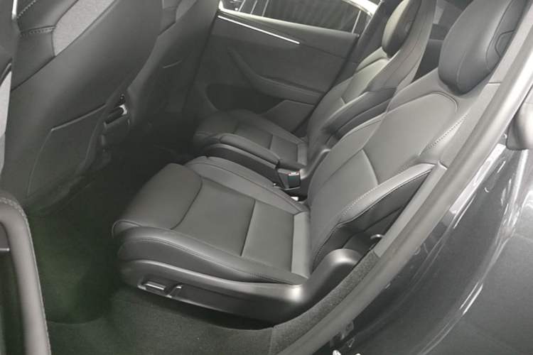 Used Tesla Model Y L 2025 Model Long-Range All-Wheel-Drive Version Left Rear Seat