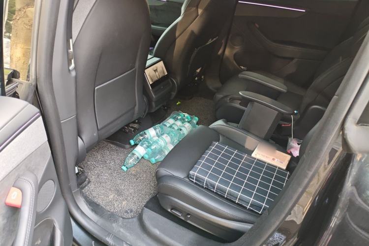 Used Tesla Model Y L 2025 Model Long-Range All-Wheel-Drive Version Left Rear Seat