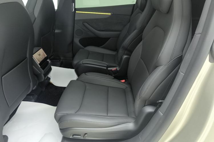 Used Tesla Model Y L 2025 Model Long-Range All-Wheel-Drive Version Left Rear Seat
