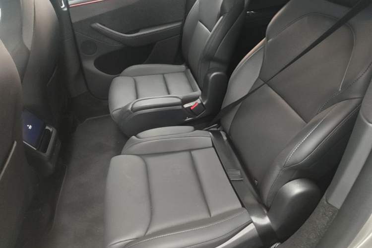 Used Tesla Model Y L 2025 Model Long-Range All-Wheel-Drive Version Left Rear Seat
