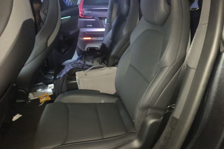 Used Tesla Model Y L 2025 Model Long-Range All-Wheel-Drive Version Left Rear Seat