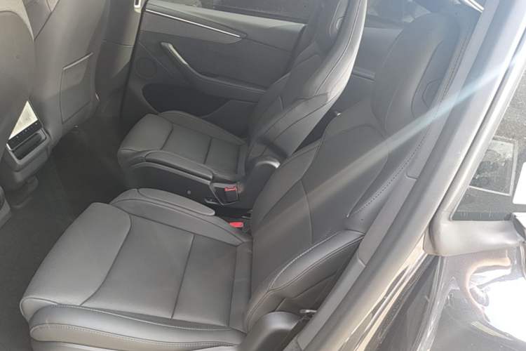 Used Tesla Model Y L 2025 Model Long-Range All-Wheel-Drive Version Left Rear Seat