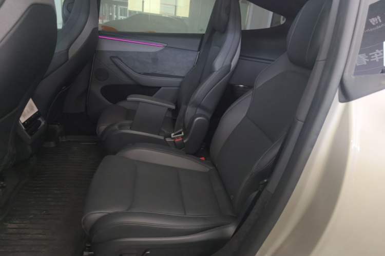 Used Tesla Model Y L 2025 Model Long-Range All-Wheel-Drive Version Left Rear Seat