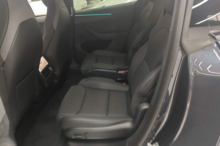 Used Tesla Model Y L 2025 Model Long-Range All-Wheel-Drive Version Left Rear Seat