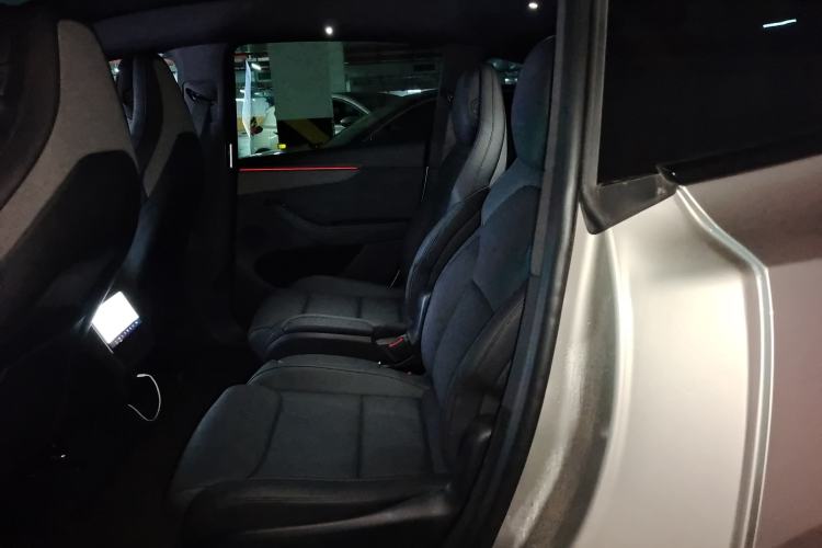 Used Tesla Model Y L 2025 Model Long-Range All-Wheel-Drive Version Left Rear Seat