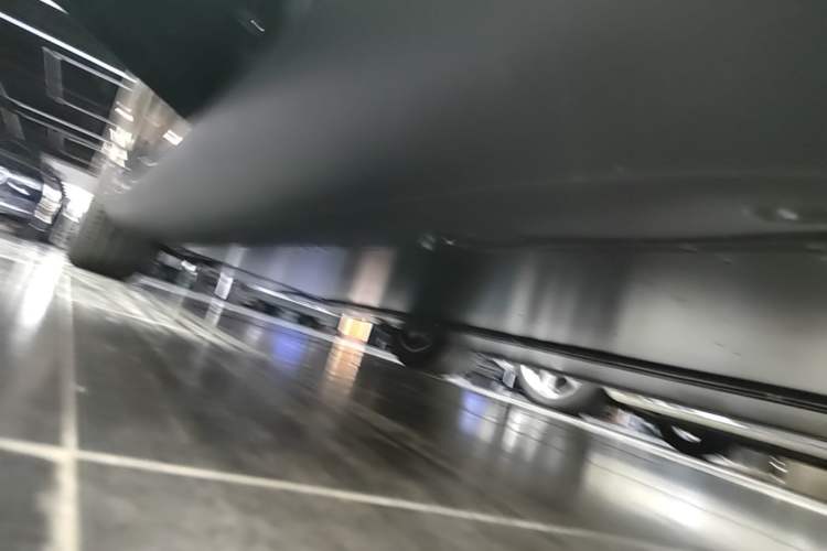 Used Tesla Model Y L 2025 Model Long-Range All-Wheel-Drive Version Left Side Sill