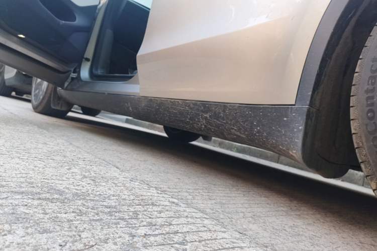 Used Tesla Model Y L 2025 Model Long-Range All-Wheel-Drive Version Left Side Sill