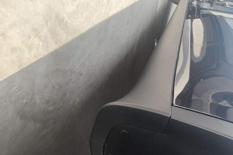 Used Tesla Model Y L 2025 Model Long-Range All-Wheel-Drive Version Left Side Sill