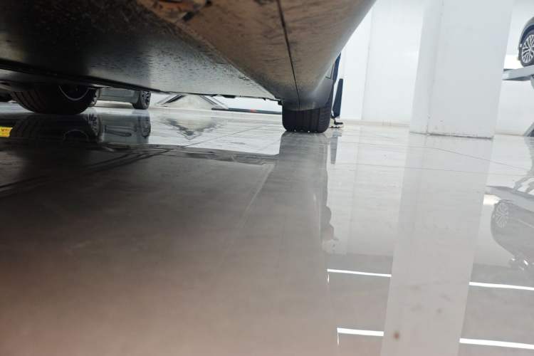 Used Tesla Model Y L 2025 Model Long-Range All-Wheel-Drive Version Left Side Sill