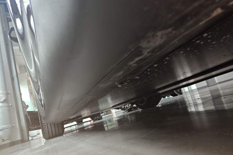 Used Tesla Model Y L 2025 Model Long-Range All-Wheel-Drive Version Left Side Sill