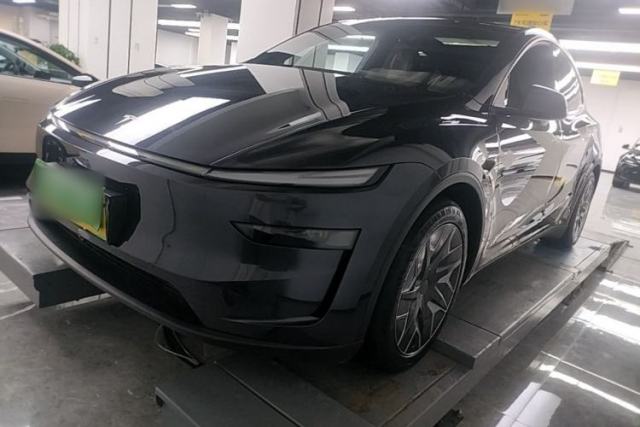 Tesla Model Y L 2025 Model Long-Range All-Wheel-Drive Version مستعملة