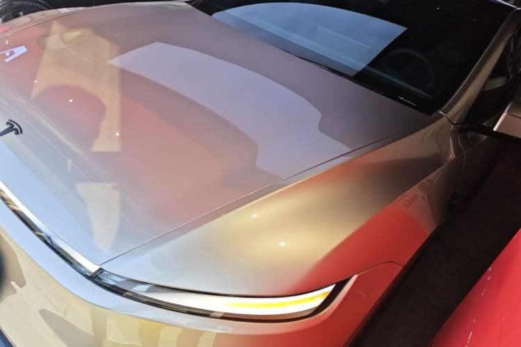 Tesla Model Y L 2025 Model Long-Range All-Wheel-Drive Version
