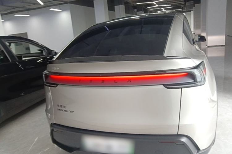 Used Tesla Model Y L 2025 Model Long-Range All-Wheel-Drive Version Rear