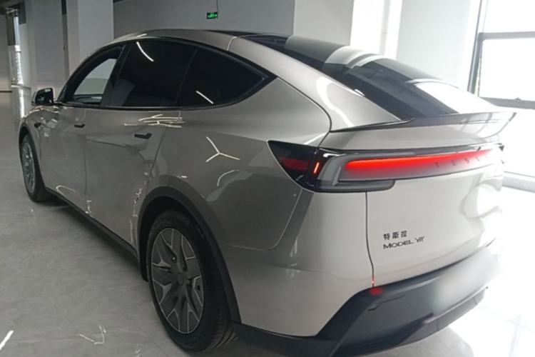 Used Tesla Model Y L 2025 Model Long-Range All-Wheel-Drive Version Rear Left 45 Deg