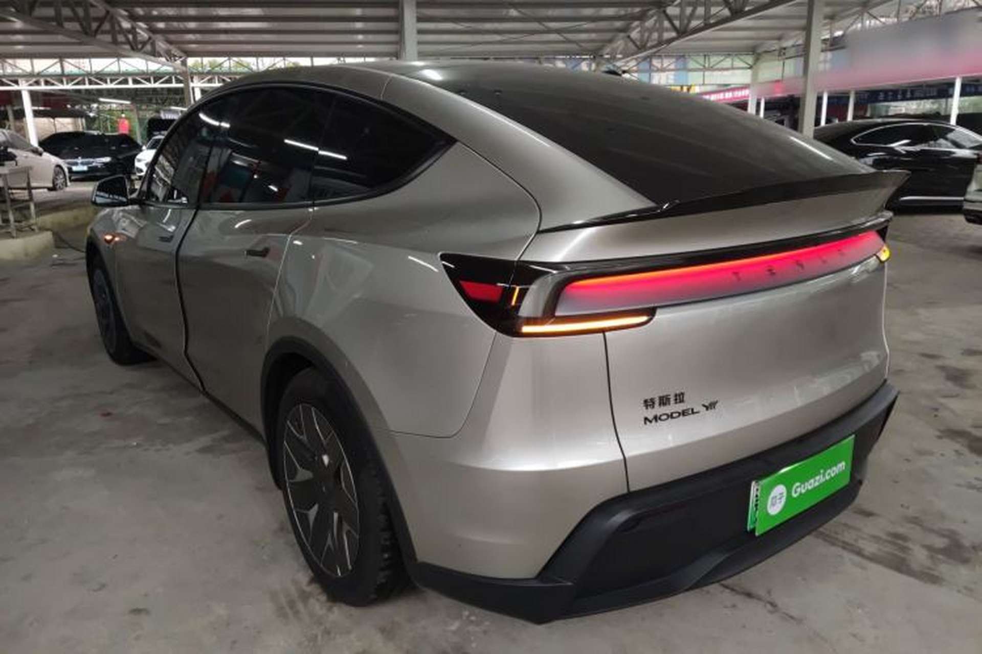 Used Tesla Model Y L 2025 Model Long-Range All-Wheel-Drive Version Rear Left 45 Deg