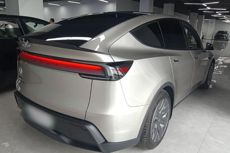 Used Tesla Model Y L 2025 Model Long-Range All-Wheel-Drive Version Rear Right 45 Deg