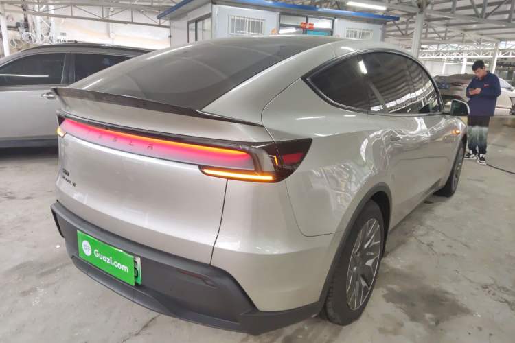Used Tesla Model Y L 2025 Model Long-Range All-Wheel-Drive Version Rear Right 45 Deg