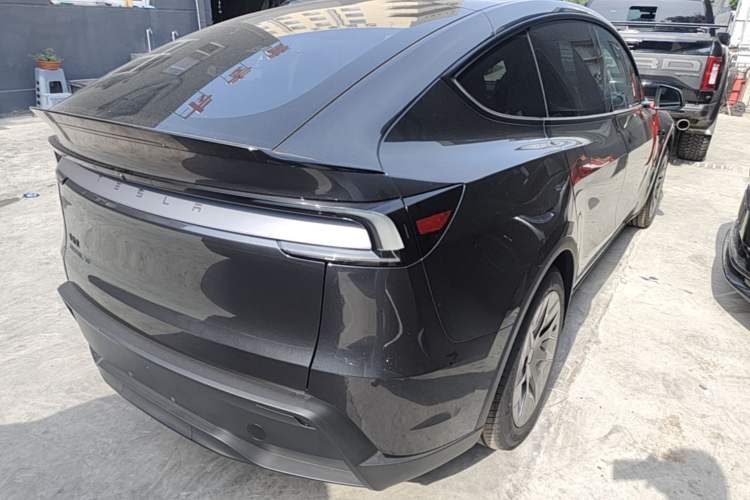 Used Tesla Model Y L 2025 Model Long-Range All-Wheel-Drive Version Rear Right 45 Deg
