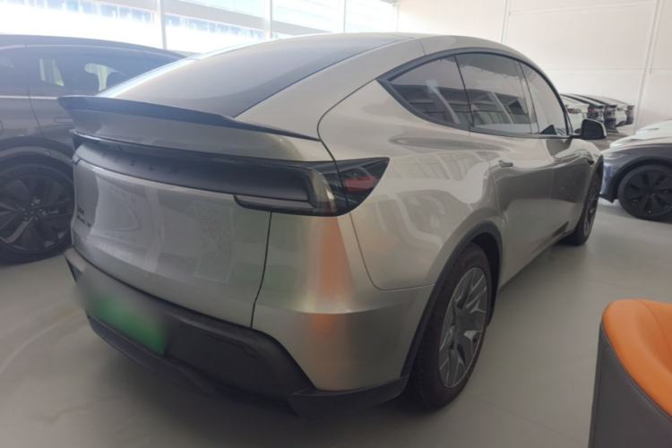 Used Tesla Model Y L 2025 Model Long-Range All-Wheel-Drive Version Rear Right 45 Deg