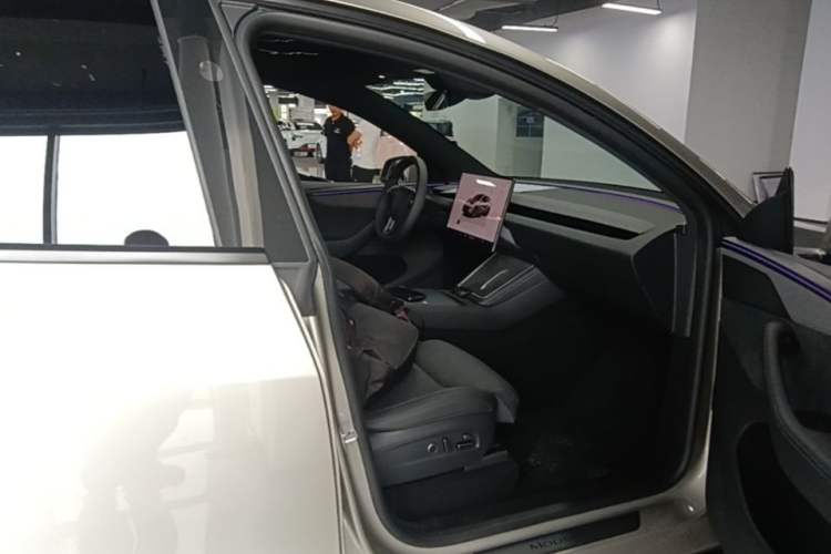 Used Tesla Model Y L 2025 Model Long-Range All-Wheel-Drive Version Right Front Seat