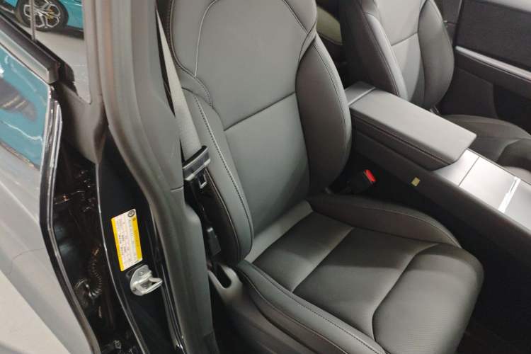 Used Tesla Model Y L 2025 Model Long-Range All-Wheel-Drive Version Right Front Seat