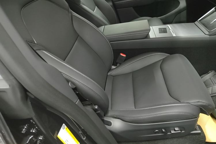 Used Tesla Model Y L 2025 Model Long-Range All-Wheel-Drive Version Right Front Seat