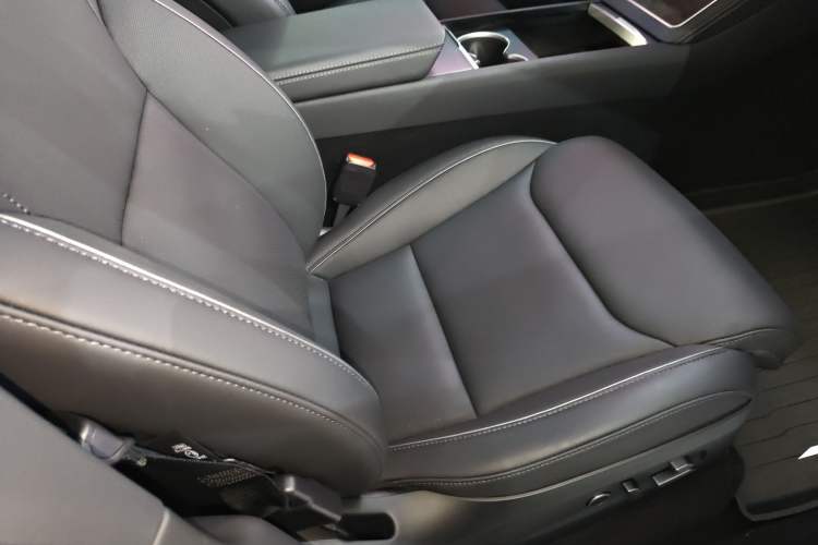Used Tesla Model Y L 2025 Model Long-Range All-Wheel-Drive Version Right Front Seat