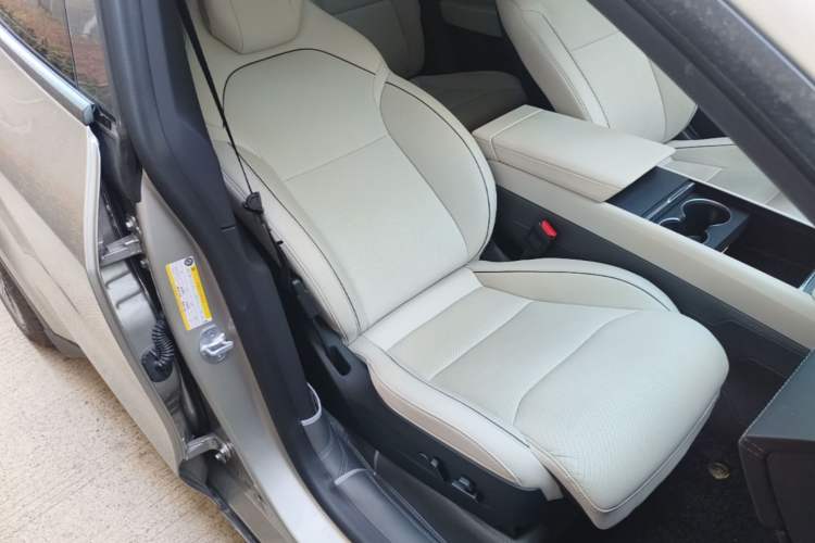 Used Tesla Model Y L 2025 Model Long-Range All-Wheel-Drive Version Right Front Seat
