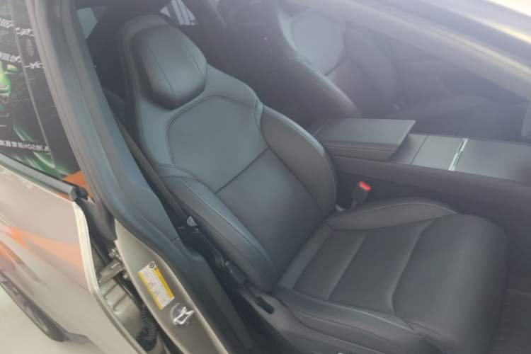 Used Tesla Model Y L 2025 Model Long-Range All-Wheel-Drive Version Right Front Seat