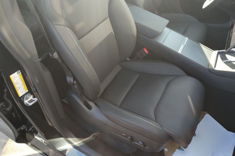 Used Tesla Model Y L 2025 Model Long-Range All-Wheel-Drive Version Right Front Seat