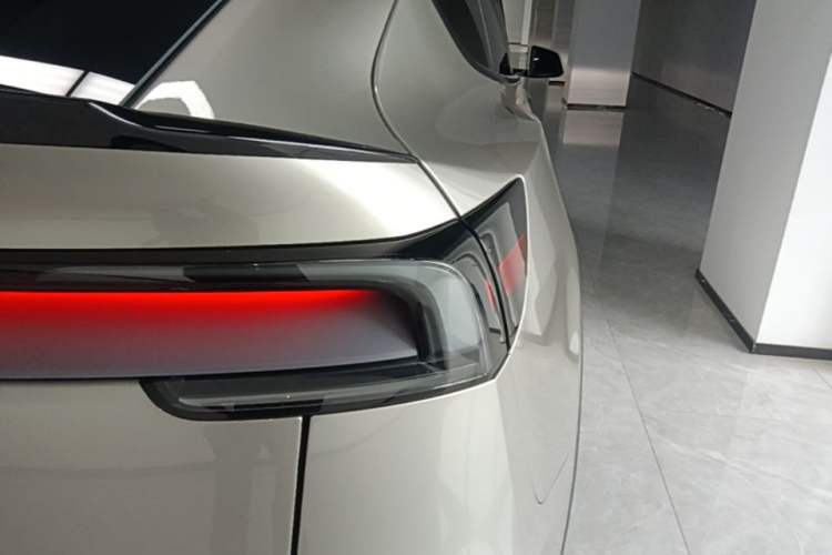 Used Tesla Model Y L 2025 Model Long-Range All-Wheel-Drive Version Right Rear Taillight