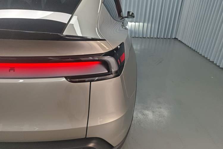 Used Tesla Model Y L 2025 Model Long-Range All-Wheel-Drive Version Right Rear Taillight