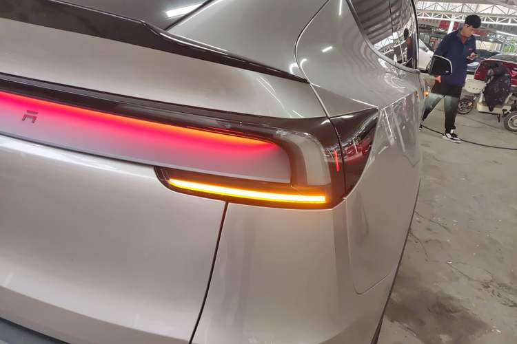 Used Tesla Model Y L 2025 Model Long-Range All-Wheel-Drive Version Right Rear Taillight