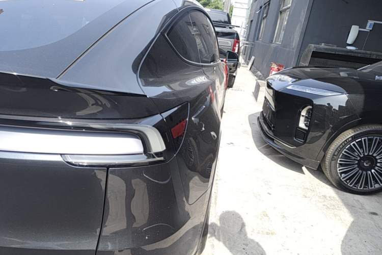 Used Tesla Model Y L 2025 Model Long-Range All-Wheel-Drive Version Right Rear Taillight