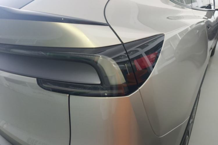 Used Tesla Model Y L 2025 Model Long-Range All-Wheel-Drive Version Right Rear Taillight