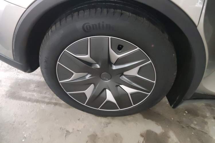 Used Tesla Model Y L 2025 Model Long-Range All-Wheel-Drive Version Right Rear Wheel Hub