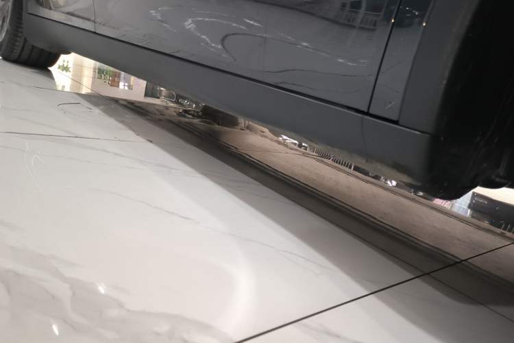 Used Tesla Model Y L 2025 Model Long-Range All-Wheel-Drive Version Right Side Sill