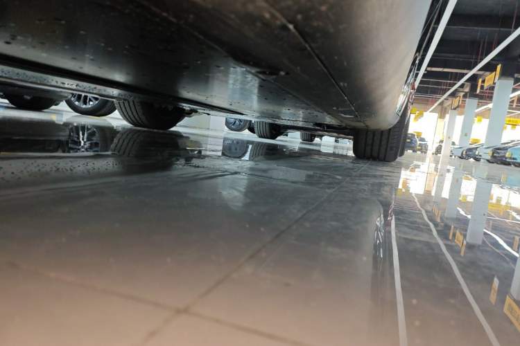 Used Tesla Model Y L 2025 Model Long-Range All-Wheel-Drive Version Right Side Sill