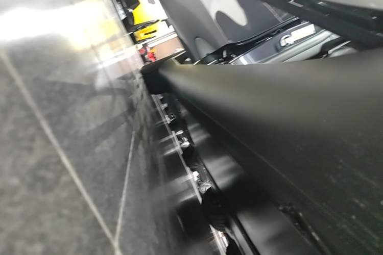 Used Tesla Model Y L 2025 Model Long-Range All-Wheel-Drive Version Right Side Sill
