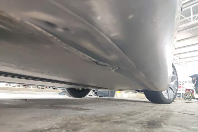 Used Tesla Model Y L 2025 Model Long-Range All-Wheel-Drive Version Right Side Sill