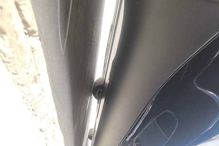 Used Tesla Model Y L 2025 Model Long-Range All-Wheel-Drive Version Right Side Sill
