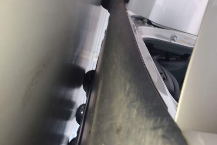 Used Tesla Model Y L 2025 Model Long-Range All-Wheel-Drive Version Right Side Sill