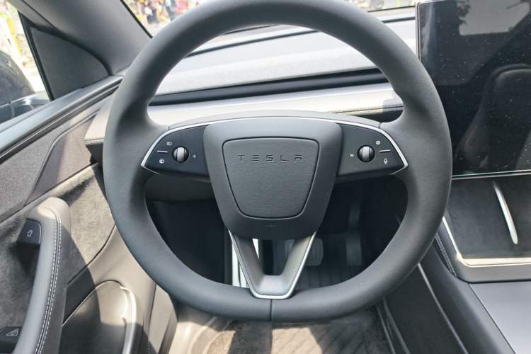 Used Tesla Model Y L 2025 Model Long-Range All-Wheel-Drive Version Steering Wheel