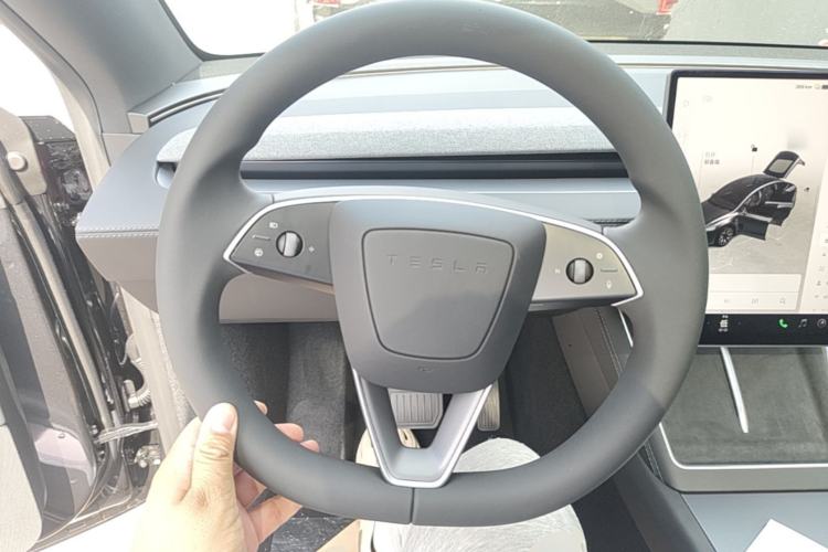 Used Tesla Model Y L 2025 Model Long-Range All-Wheel-Drive Version Steering Wheel