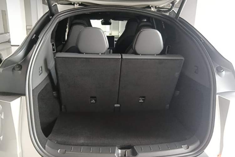 Used Tesla Model Y L 2025 Model Long-Range All-Wheel-Drive Version Trunk