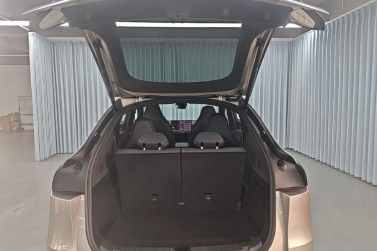 Used Tesla Model Y L 2025 Model Long-Range All-Wheel-Drive Version Trunk