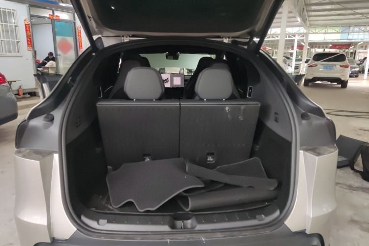 Used Tesla Model Y L 2025 Model Long-Range All-Wheel-Drive Version Trunk