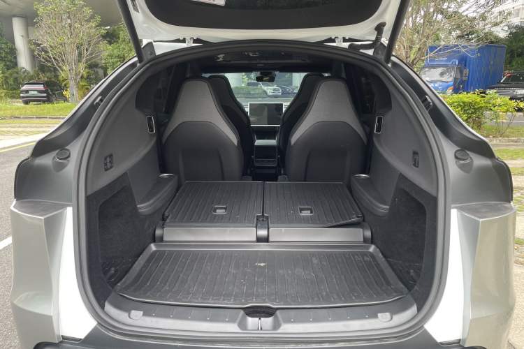 Used Tesla Model Y L 2025 Model Long-Range All-Wheel-Drive Version Trunk